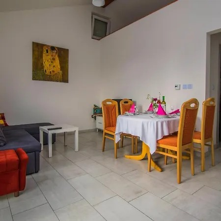 Apartment Relax Near *